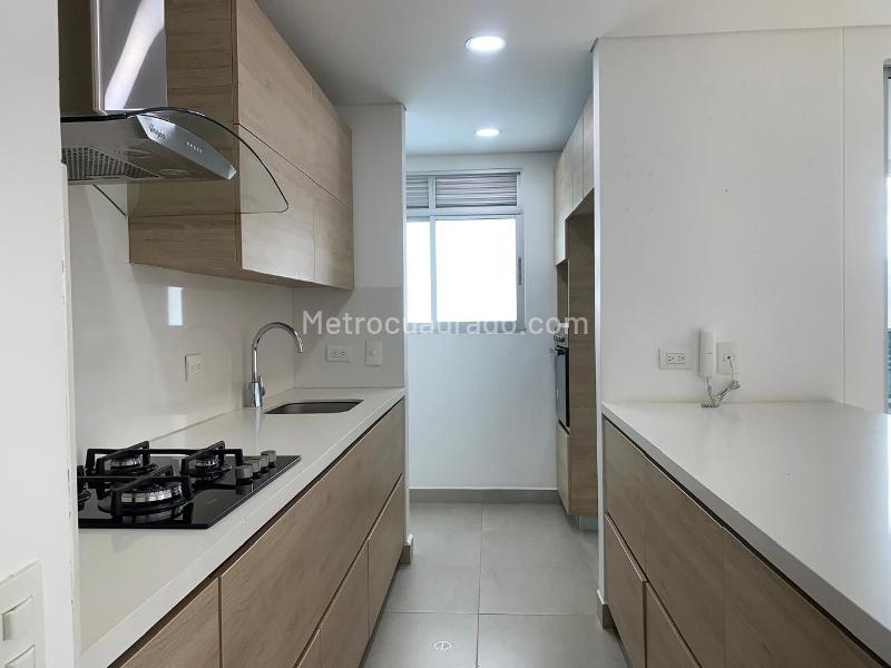 Modern 3BR Apartment with High-End Amenities in El Poblado - 4