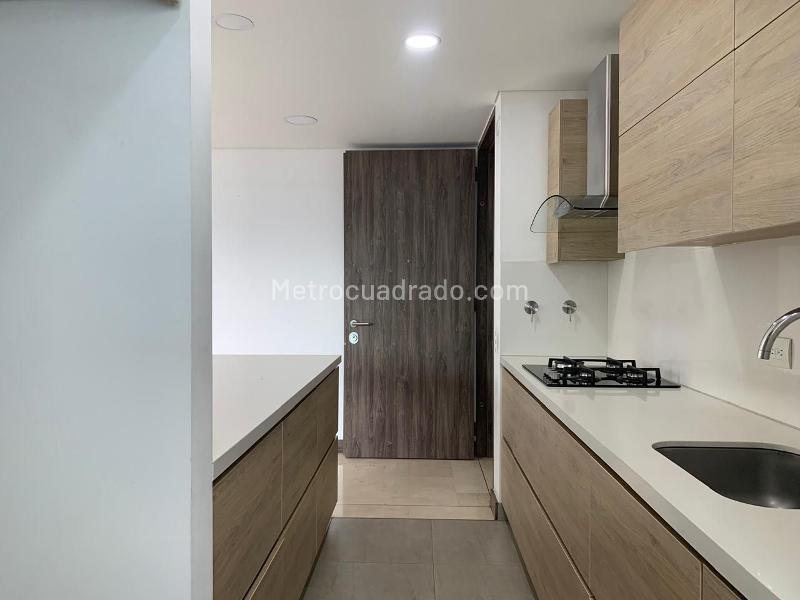 Modern 3BR Apartment with High-End Amenities in El Poblado - 5