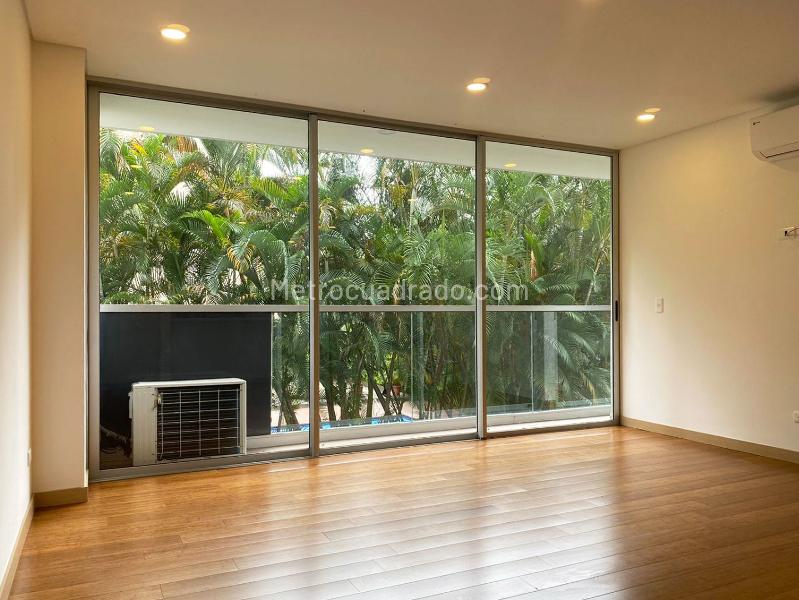 1BR Loft-Style Studio with Balcony and Covered Parking in El Poblado