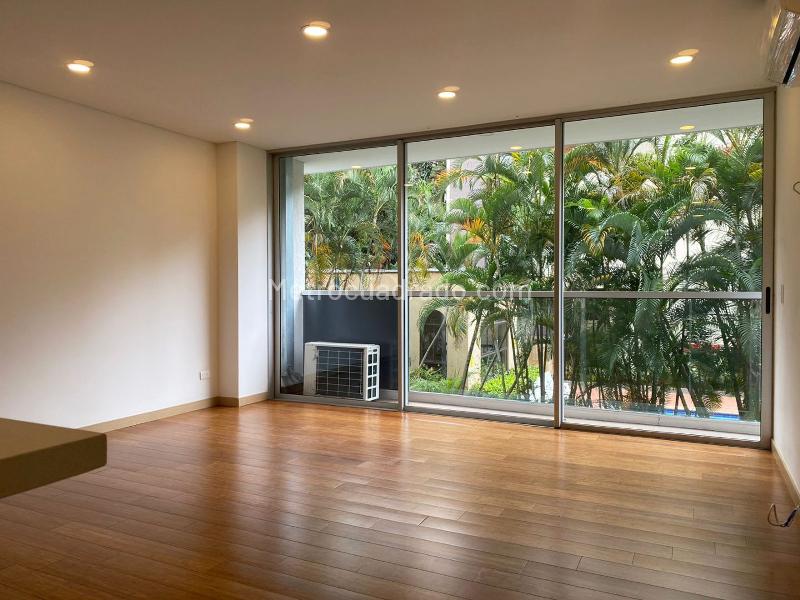 1BR Loft-Style Studio with Balcony and Covered Parking in El Poblado - 2