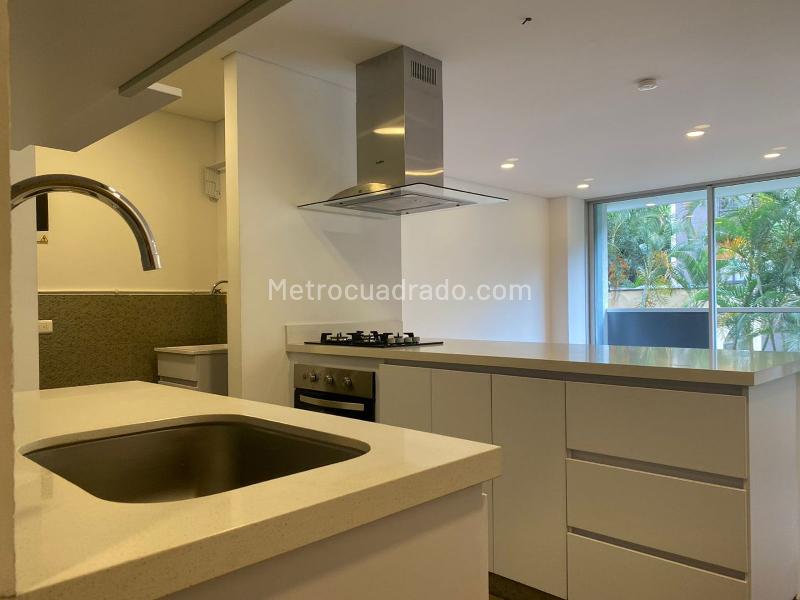 1BR Loft-Style Studio with Balcony and Covered Parking in El Poblado - 6