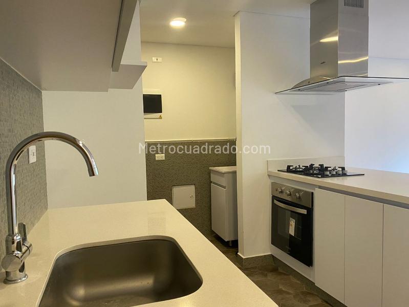 1BR Loft-Style Studio with Balcony and Covered Parking in El Poblado - 7