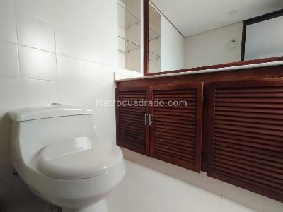 Apartamento de 3 alcobas en arriendo en Las Lomas, Medellín, 134 m² · foto 14 de 15
