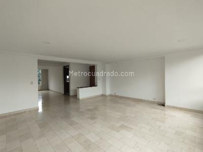 Apartamento de 3 alcobas en arriendo en Las Lomas, Medellín, 134 m² · foto 4 de 15