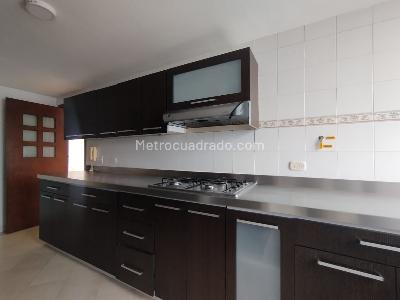 Apartamento de 3 alcobas en arriendo en Las Lomas, Medellín, 134 m² · foto 8 de 15