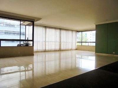 Apartamento de 4 alcobas en venta en El Poblado, Medellín, 452 m² · foto 2 de 20