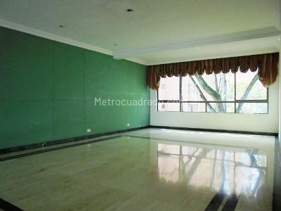 Apartamento de 4 alcobas en venta en El Poblado, Medellín, 452 m² · foto 3 de 20