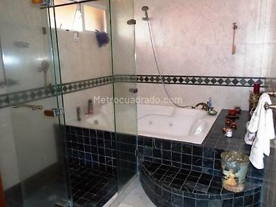 Casa de 3 alcobas en venta en El Poblado, Medellín, 500 m² · foto 15 de 20