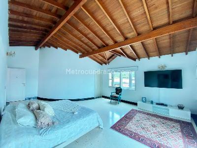 Casa de 5 alcobas en venta en El Poblado, Medellín, 385 m² · foto 9 de 17