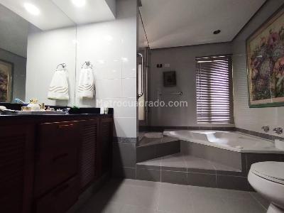 Apartamento en venta en El Poblado, Medellín · foto 14 de 17