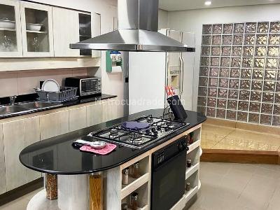 Apartamento en venta en El Poblado, Medellín · foto 6 de 17