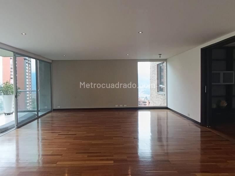 3BR Apartment with Jacuzzi in El Poblado - 2