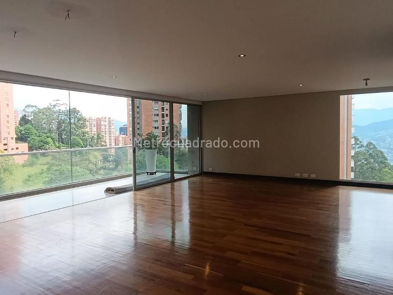 3BR Apartment with Jacuzzi in El Poblado - 3