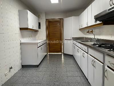 Apartamento de 3 alcobas en venta en Los Balsos, Medellín, 200 m² · foto 8 de 20