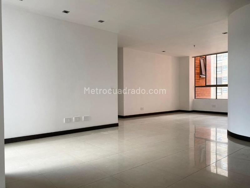 Apartamento de 3 Alcobas en El Poblado en Conjunto Cerrado Cerca del Parque - 5