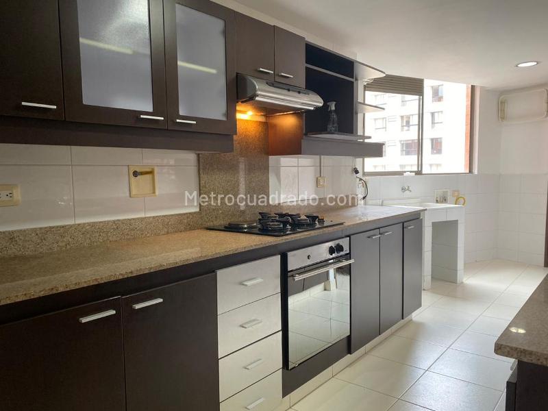 Apartamento de 3 Alcobas en El Poblado en Conjunto Cerrado Cerca del Parque - 6