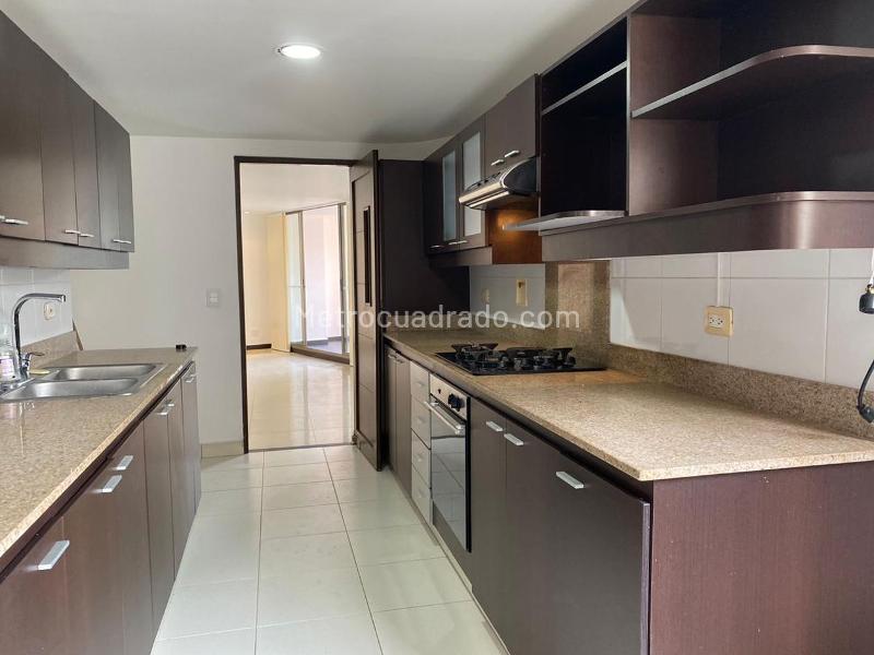 Apartamento de 3 Alcobas en El Poblado en Conjunto Cerrado Cerca del Parque - 7