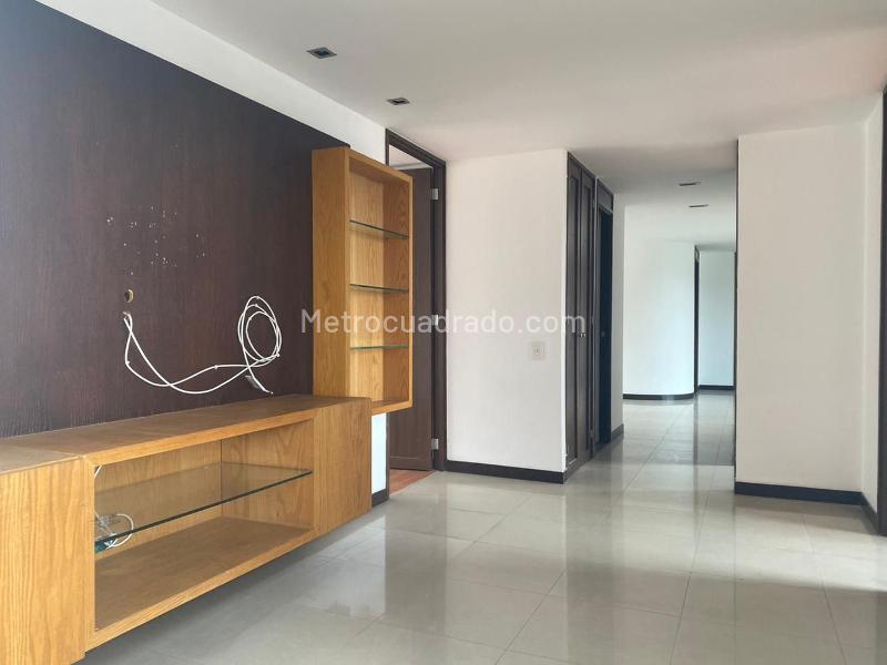 Apartamento de 3 Alcobas en El Poblado en Conjunto Cerrado Cerca del Parque - 9