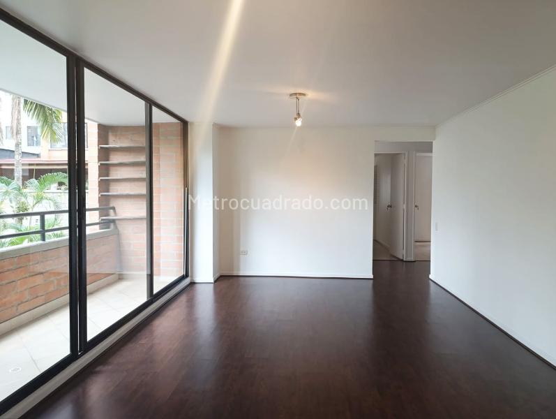 3BR Apartment in El Poblado with Quiet Environment