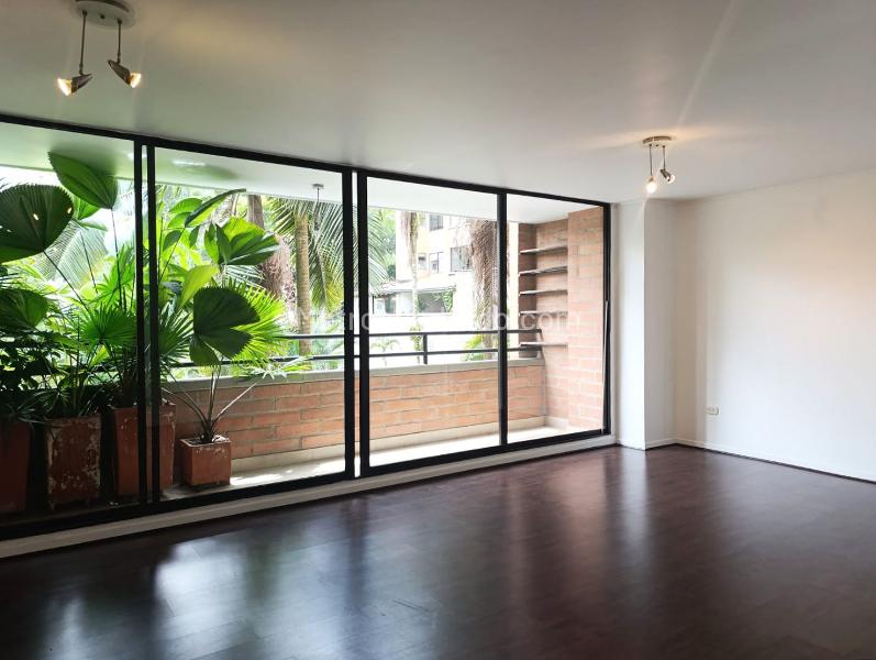 Apartamento de 3 alcobas en El Poblado en entorno tranquilo - 2