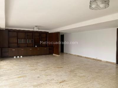 Apartamento en arriendo en El Poblado, Medellín · foto 2 de 19