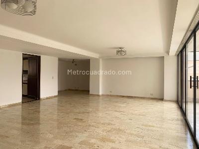 Apartamento en arriendo en El Poblado, Medellín · foto 3 de 19