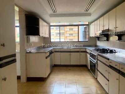 Apartamento en arriendo en El Poblado, Medellín · foto 4 de 19