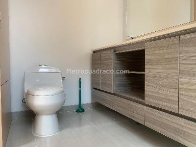 Apartamento de 3 alcobas en arriendo en El Poblado, Medellín, 173 m² · foto 16 de 18