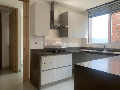 Apartamento de 3 alcobas en arriendo en El Poblado, Medellín, 173 m² · foto 6 de 18