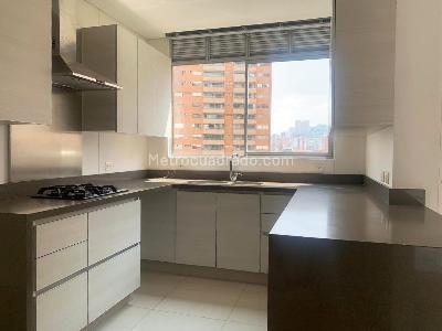 Apartamento de 3 alcobas en arriendo en El Poblado, Medellín, 173 m² · foto 7 de 18