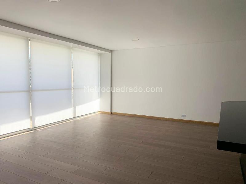 Estudio de 1 Alcoba con Parqueadero en El Poblado - 2