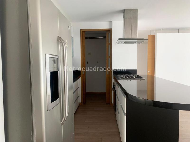 Estudio de 1 Alcoba con Parqueadero en El Poblado - 4