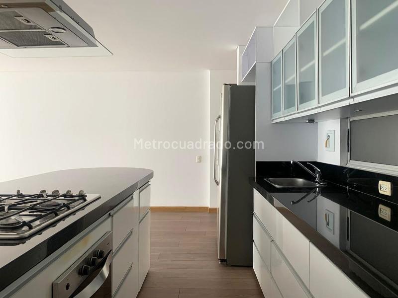 Estudio de 1 Alcoba con Parqueadero en El Poblado - 5