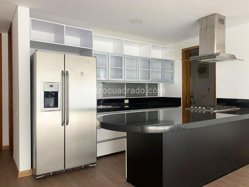 Estudio de 1 Alcoba con Parqueadero en El Poblado - 8