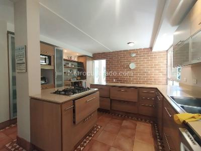 Casa de 4 alcobas en venta en El Poblado, Medellín, 367 m² · foto 6 de 18
