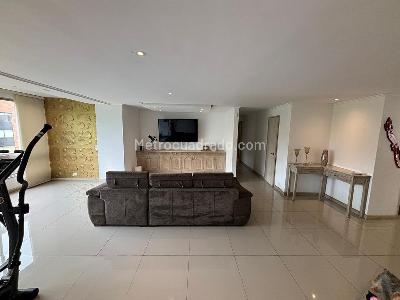 Apartamento de 3 alcobas en venta en Patio Bonito, Medellín, 172 m² · foto 3 de 15