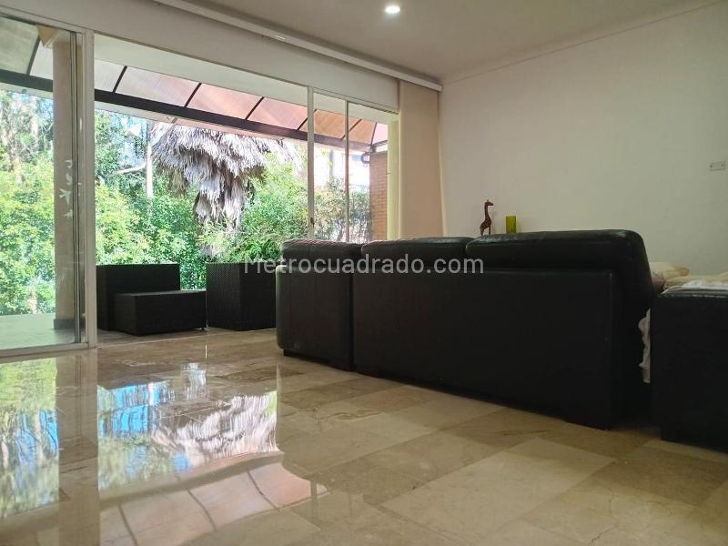 Casa en Arriendo en El Poblado con Piscina y Seguridad 24/7