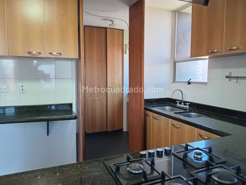 Apartamento Elegante de 3 Alcobas con Vista en El Poblado - 8