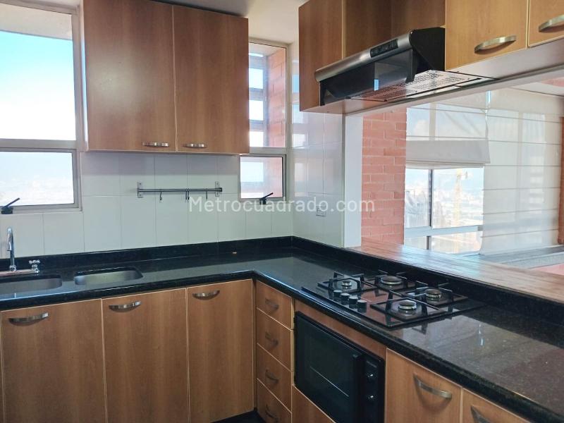 Apartamento Elegante de 3 Alcobas con Vista en El Poblado - 9