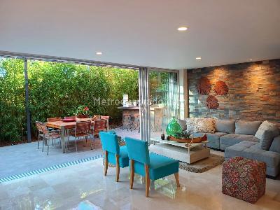 Casa de 3 alcobas en venta en Envigado, Envigado, 218 m² · foto 2 de 18