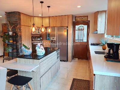 Casa de 3 alcobas en venta en Envigado, Envigado, 218 m² · foto 5 de 18