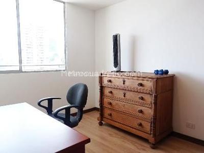 Apartamento de 2 alcobas en venta en El Poblado, Medellín, 104 m² · foto 12 de 13