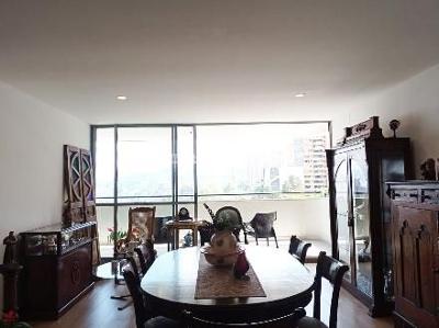 Apartamento de 2 alcobas en venta en El Poblado, Medellín, 104 m² · foto 3 de 13