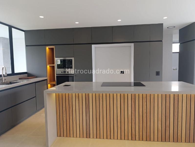 Modern 4BR Apartment near Shopping in El Poblado - 5