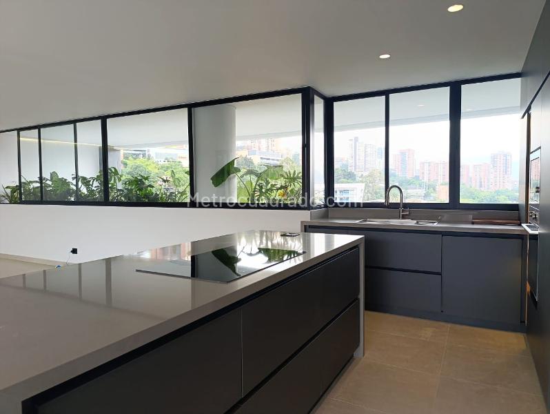 Modern 4BR Apartment near Shopping in El Poblado - 7