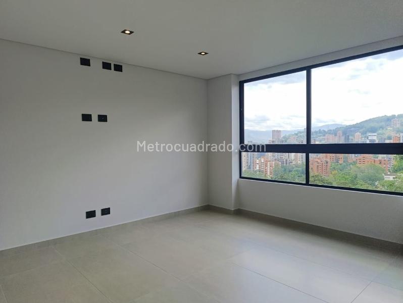Modern 4BR Apartment near Shopping in El Poblado - 8