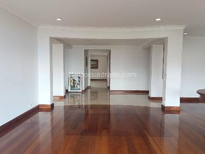 Apartamento en venta en El Poblado, Medellín · foto 2 de 19