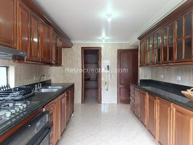 Apartamento en venta en El Poblado, Medellín · foto 7 de 19