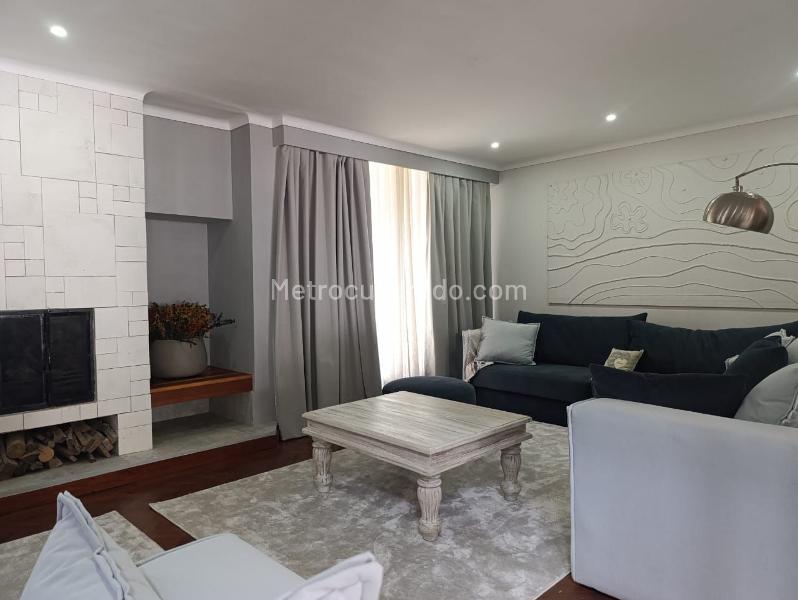 Casa de 4 Alcobas en Conjunto Cerrado con Piscina Privada en El Poblado - 3