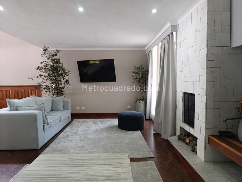 Casa de 4 Alcobas en Conjunto Cerrado con Piscina Privada en El Poblado - 4